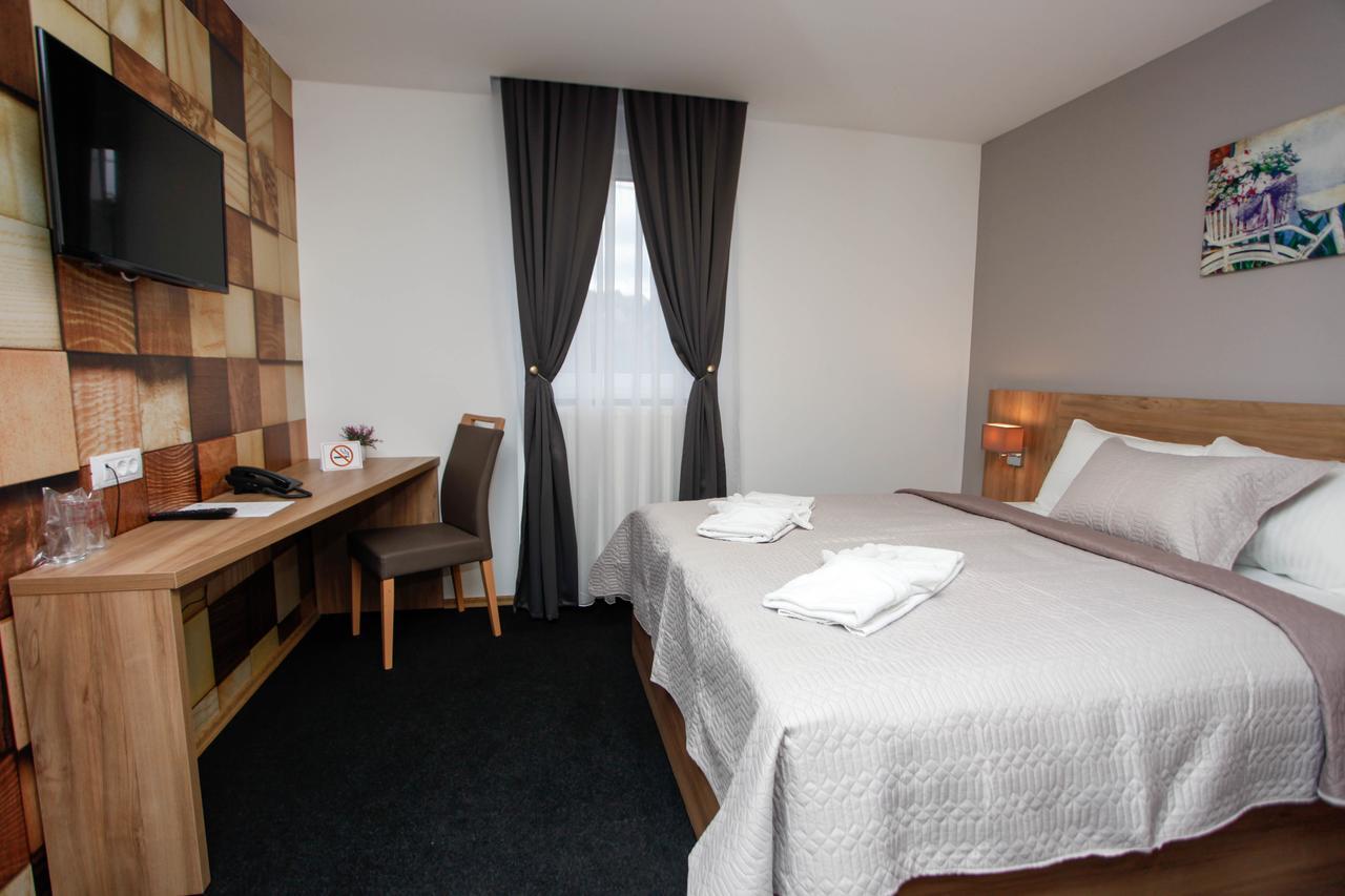 Hotel Kakanj エクステリア 写真